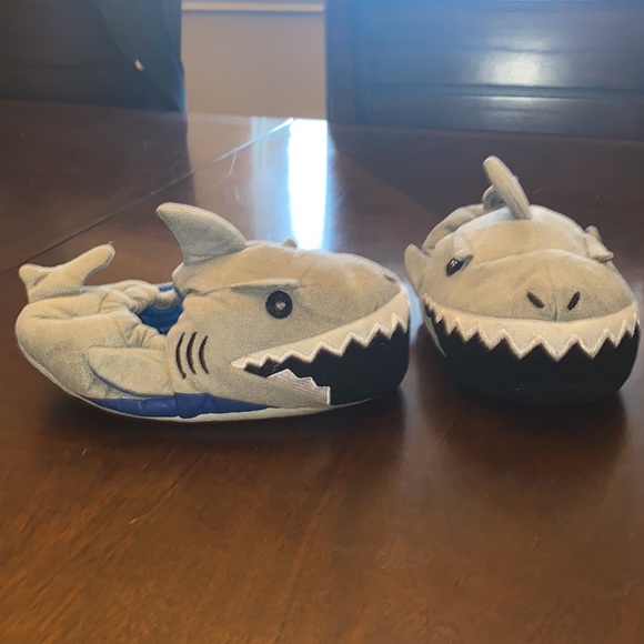 🍾CLOSET CLEAN OUT ACCEPTING ALL REASONABLE OFFERS🍾 - Picture 4 of 10